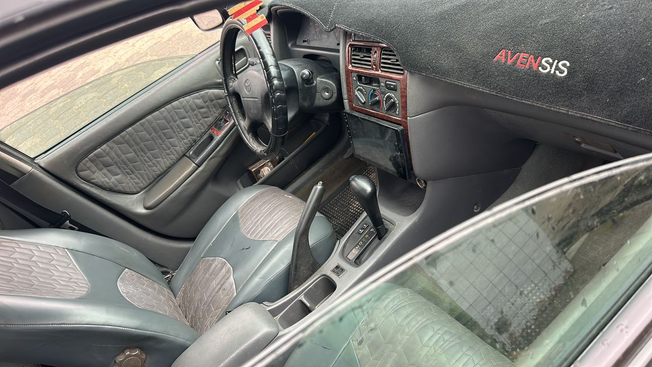 
								Toyota Avensis Berlin 2002 full									