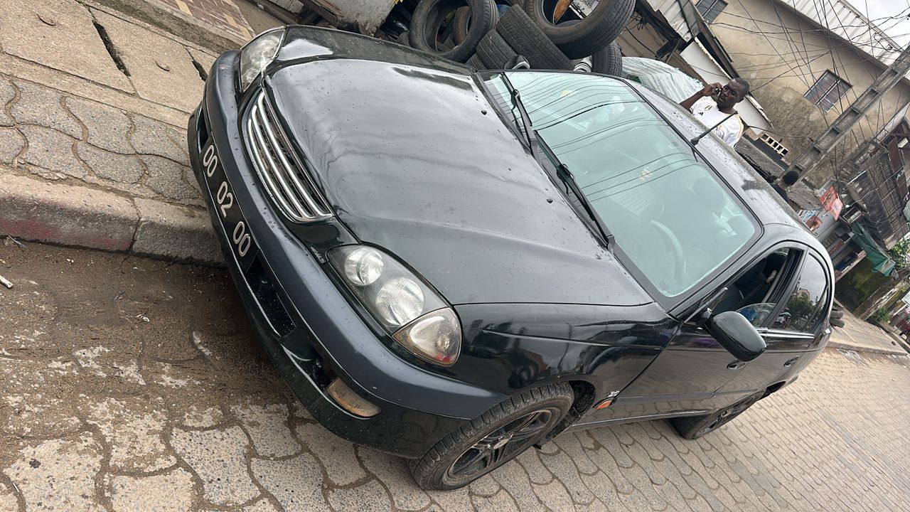 
								Toyota Avensis Berlin 2002 full									