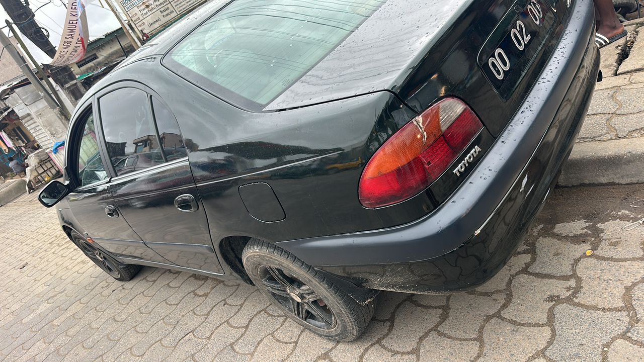
								Toyota Avensis Berlin 2002 full									