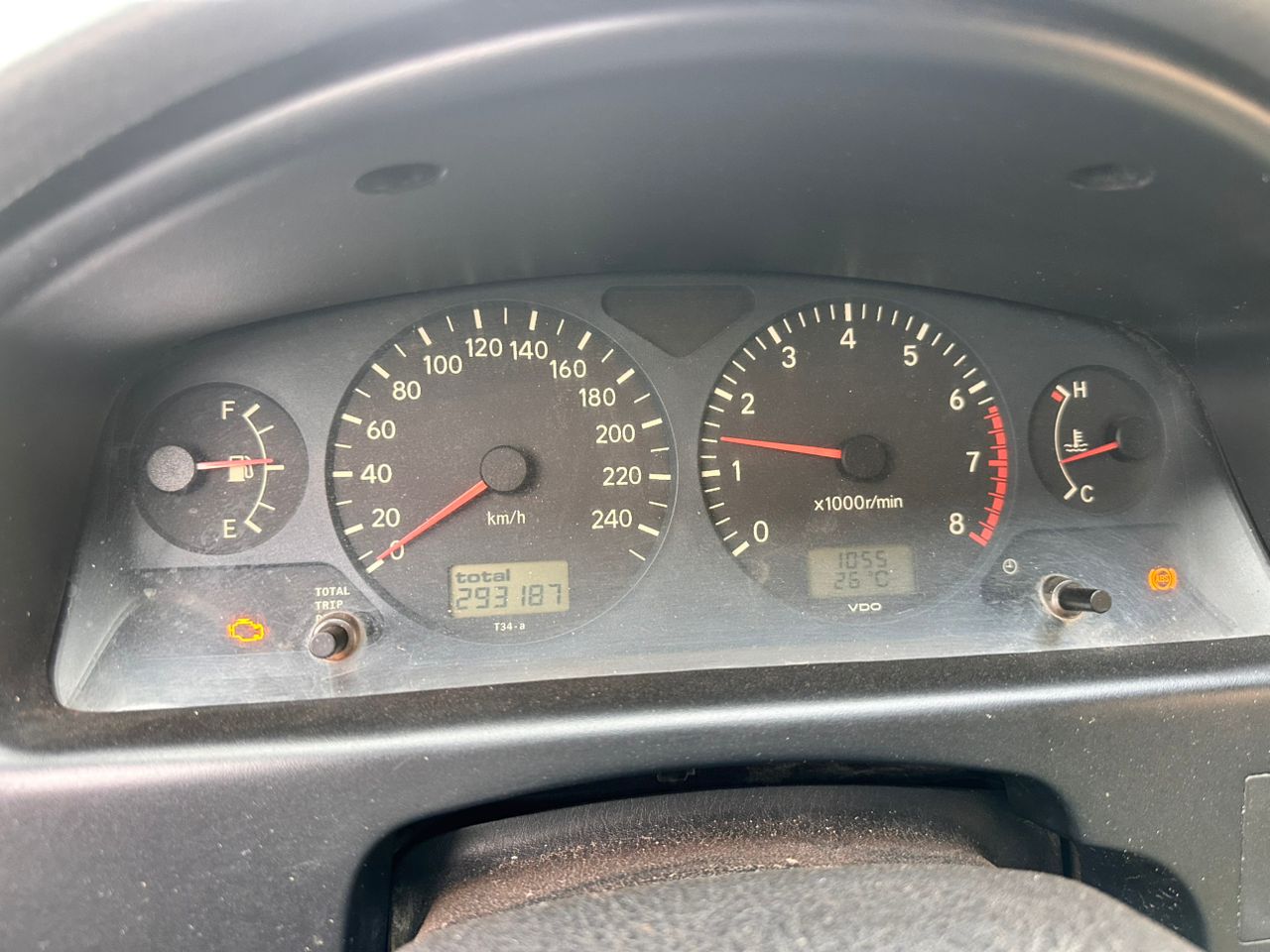 
								Toyota Avensis Berlin 2002 full									